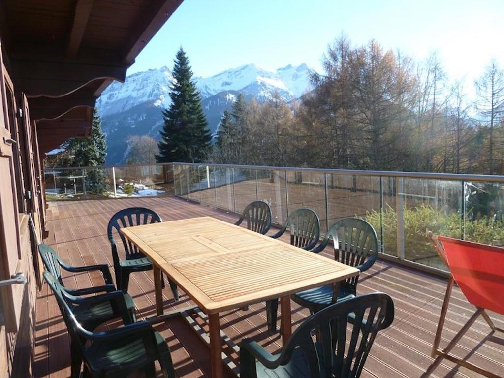 Chalet Traditionnel Avec Jacuzzi Exterieur Bex Esterno foto