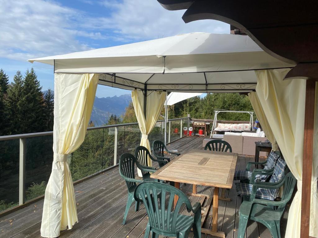 Chalet Traditionnel Avec Jacuzzi Exterieur Bex Esterno foto