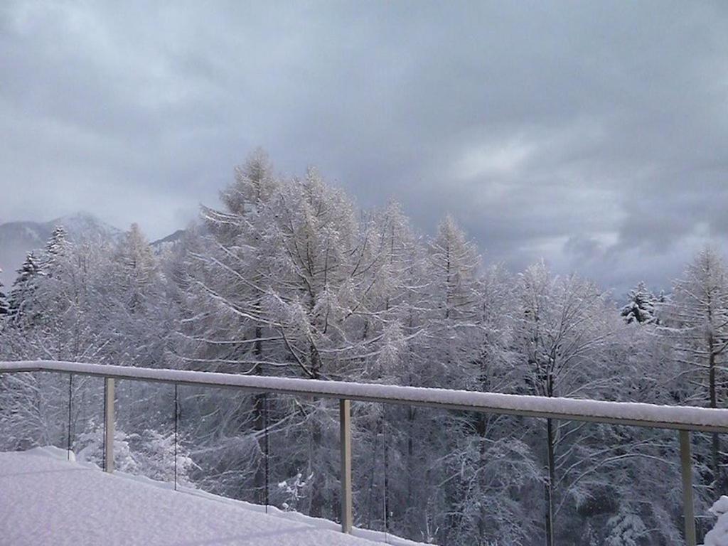 Chalet Traditionnel Avec Jacuzzi Exterieur Bex Esterno foto